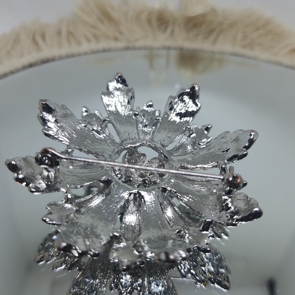 Flower Brooch - Picture 3 of 3